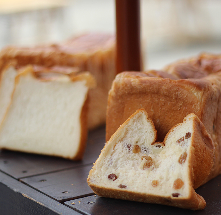 【題名のないパン屋】味噌を練り込んでつくる食パン!? 平和島に高級食パン専門店がオープン