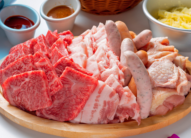 筋肉のもととなる栄養素「タンパク質」を多く含んだ牛・豚・鶏肉