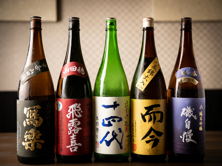 通をも唸らせるラインナップ。日本酒のペアリングを楽しむこともできます