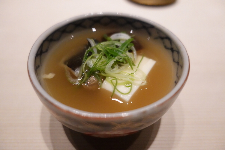 お口直し？の薬膳スープは福岡県宗像産のスッポンの身とエキスがたっぷりと