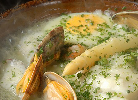 エル・ポニエンテのマッシュルームの鮮魚の土鍋煮・バスク風