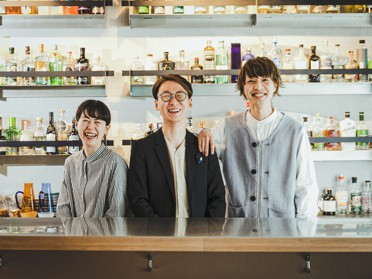 左から、オーナーの武田留以さん、ディレクターの武田光太さん、マネージャーの宮武祥平さん