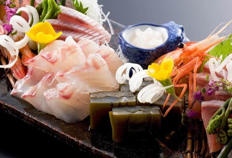 四季を通じてさまざまな富山湾の魚貝が味わえる