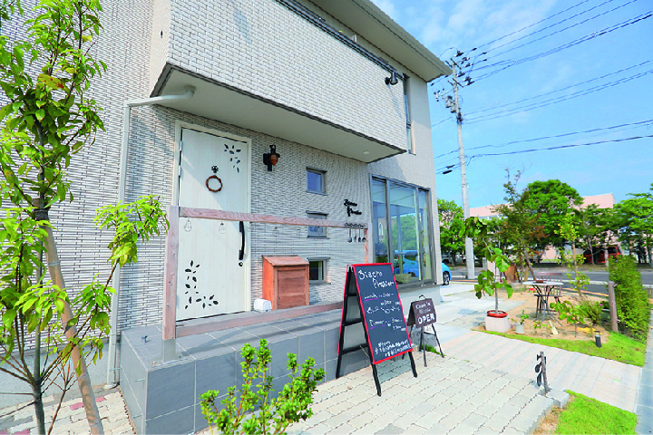 仙台・荒井の住宅街、梅ノ木に建つ一軒家レストラン