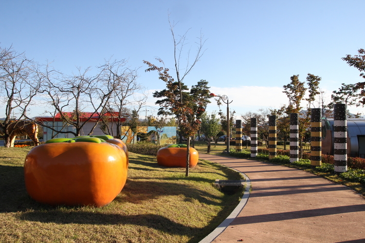 尚州は干し柿の名産地。市内には干し柿公園がある