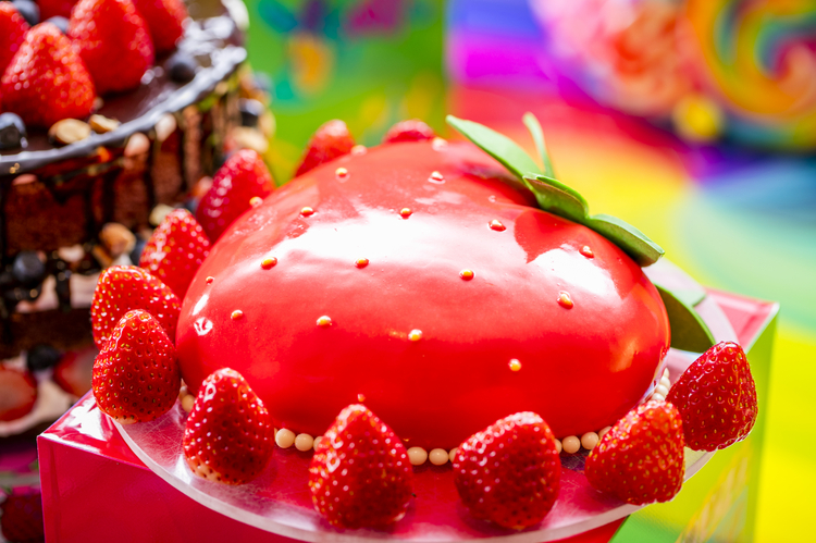 苺型の『ベリームース』は苺、ラズベリー、赤スグリのムースケーキ