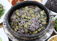 生牡蠣から牡蠣ごはんまで、韓国の産地で味わう天然牡蠣至福のコース！