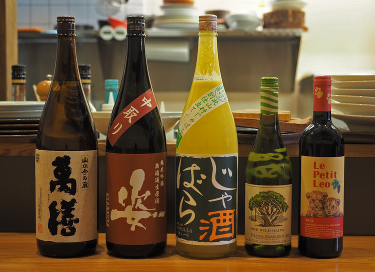 自然派ワインのほかにも、日本酒や焼酎、柑橘系サワーまで幅広くラインナップ