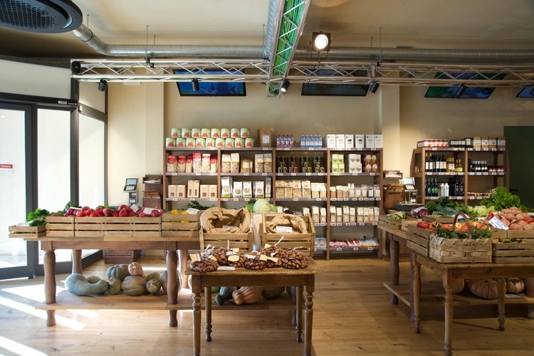 フィレンツェに昨年オープンしたビオ・マーケット「CBIO」。経済的事情でビオ認定が取れない中小規模農家を支援し、独自でビオ認定している。