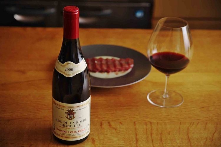 5月末のフェイスブックに、“本日のグラス・ワイン”として加瀬さんが書き込んだ2000クロ・ド・ラ・ロッシュ／ルイ・レミー