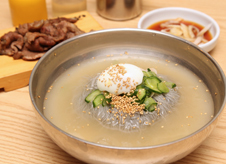 南北首脳会談で連日満員！ 韓国から進出の人気冷麺店で涼味を満喫しよう