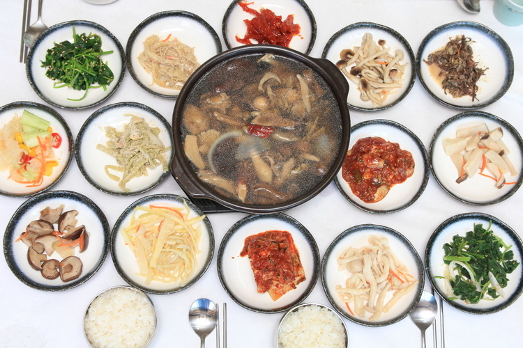 韓国南西部の全羅道地域は副菜がたくさん並ぶので有名