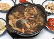 韓国で新登録された世界遺産と天然キノコ鍋、絶品マッコリを訪ねる
