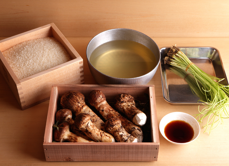 南魚沼産コシヒカリ、岩手県産の松茸、日本料理店の命であるだし。使う材料がシンプルだからこそ、その差は歴然とする