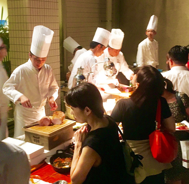 東大レストランに名シェフ14名が集結。熊本の復興を応援！