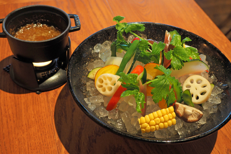 『kaiki風バーニャカウダ』は、コースの最後までテーブルに置きゆっくり味わえる