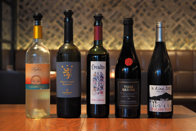 ワインはすべてイタリアのもの。自然派のほか幅広く揃えられている