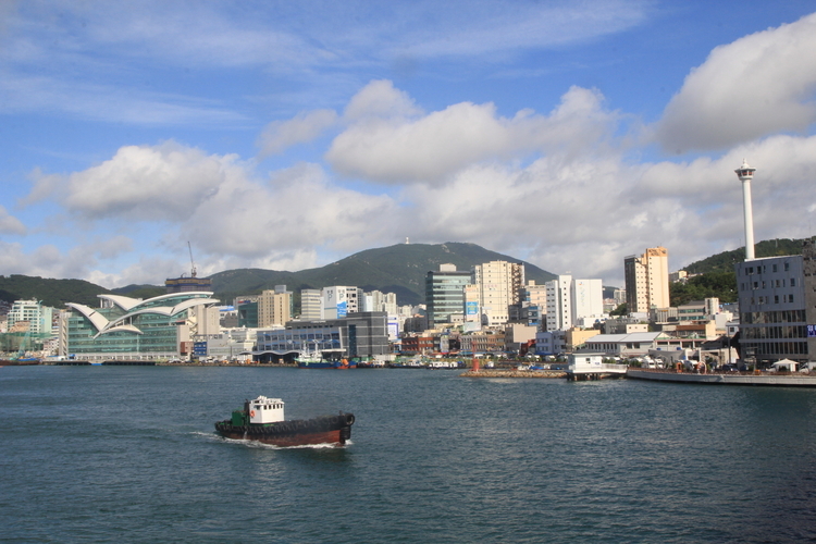 港町の釜山には魚介料理のみならず数多くの名物がある