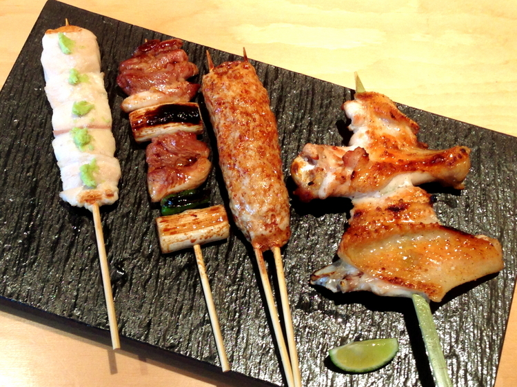左からわさび焼き、ねぎま、つくね、手羽先。写真はともに3500円おまかせコースの一例