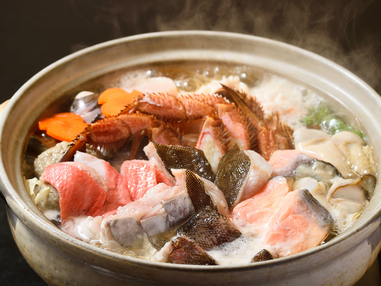 魚介がたっぷり入った贅沢の極み『海鮮よせ鍋（うどん入り）』（4人前）