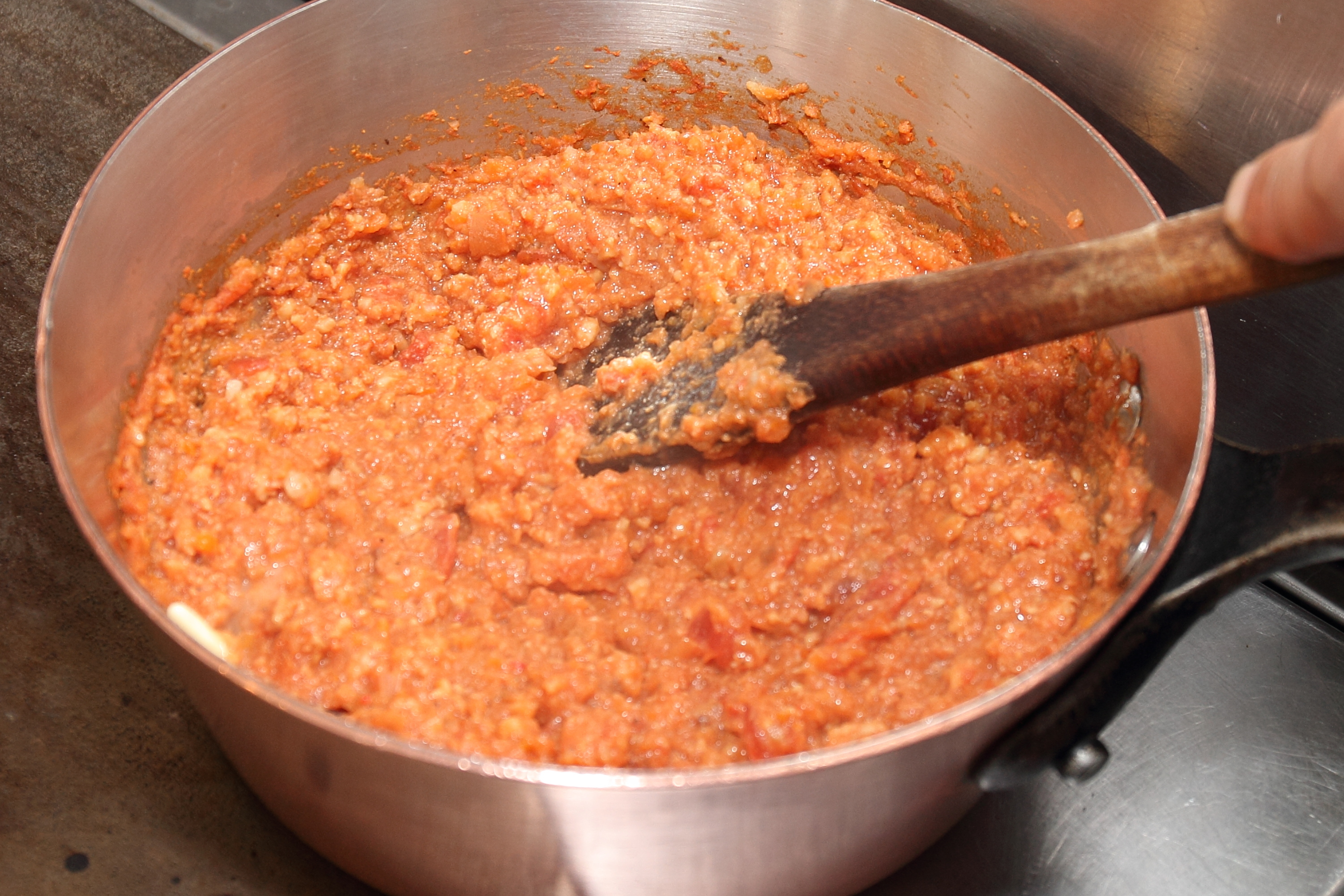 有名シェフが教える簡単レシピ 魚介のトマトソース スパゲティ ヒトサラマガジン