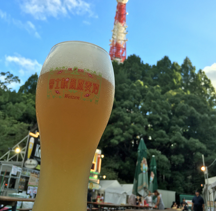 東京タワーを見上げて乾杯！ 「芝オクトーバーフェスト2016」