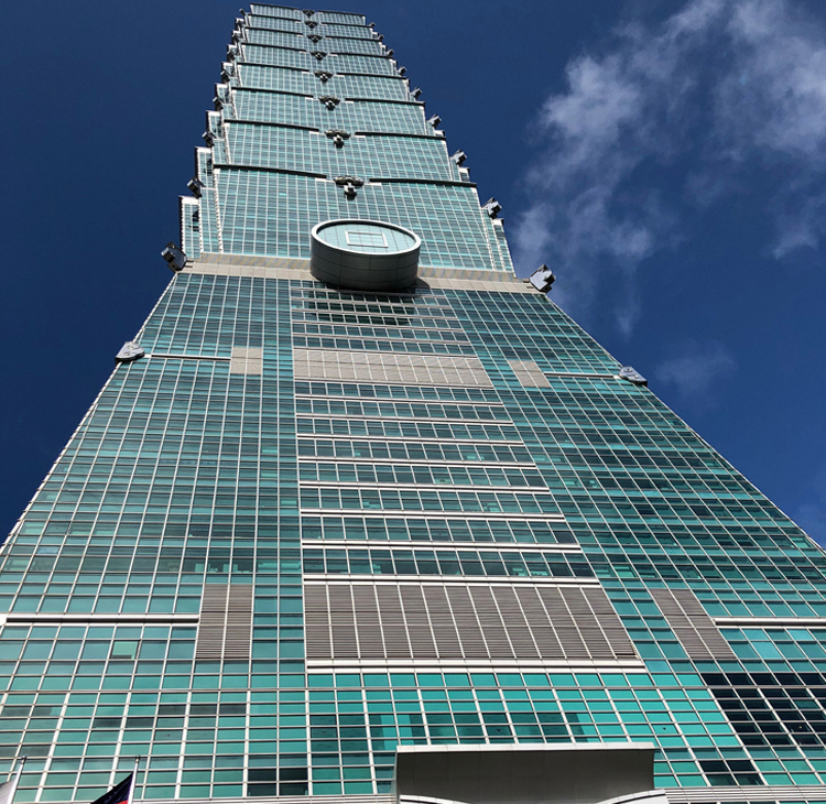 地下５階、地上101階建てのショッピングモール「台北101」