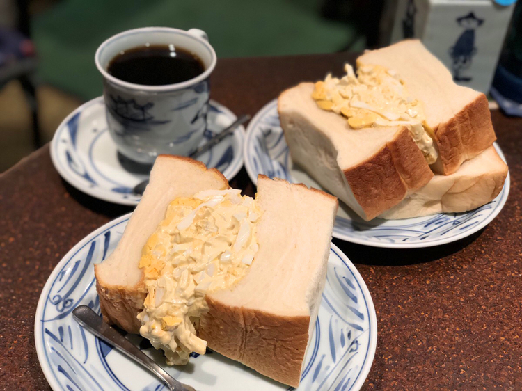 モーニングは、サンドイッチとドリンクから1種類ずつチョイスする。画像は『タマゴサンド』と『コーヒー』のセット1,000円（税込）