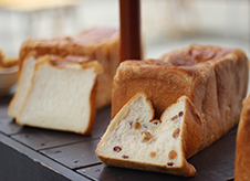 【題名のないパン屋】味噌を練り込んでつくる食パン!? 平和島に高級食パン専門店がオープン