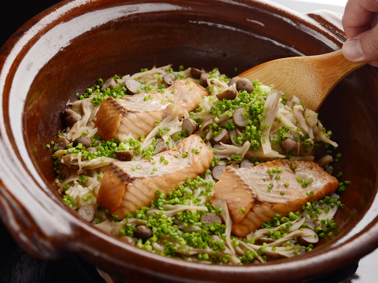コースの〆はご飯、秋の炊き込みご飯の1つ『鮭ごはん』