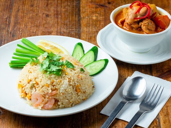 休日ランチ『エビチャーハンとマッサマンカレー』1,400円