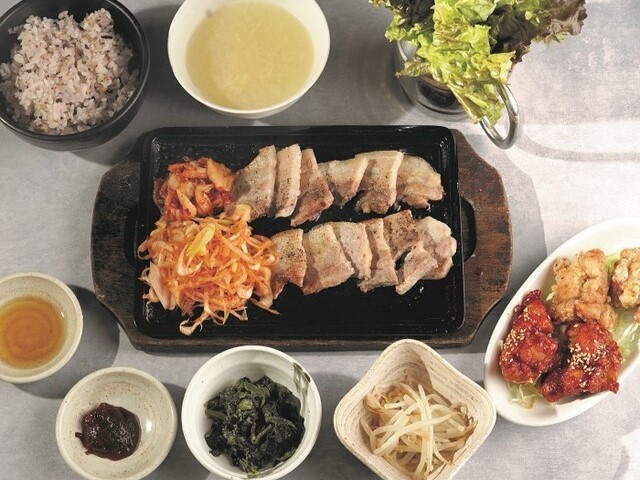 『サムギョプサル定食』（白米or十五穀米・ナムル2種・スープ）