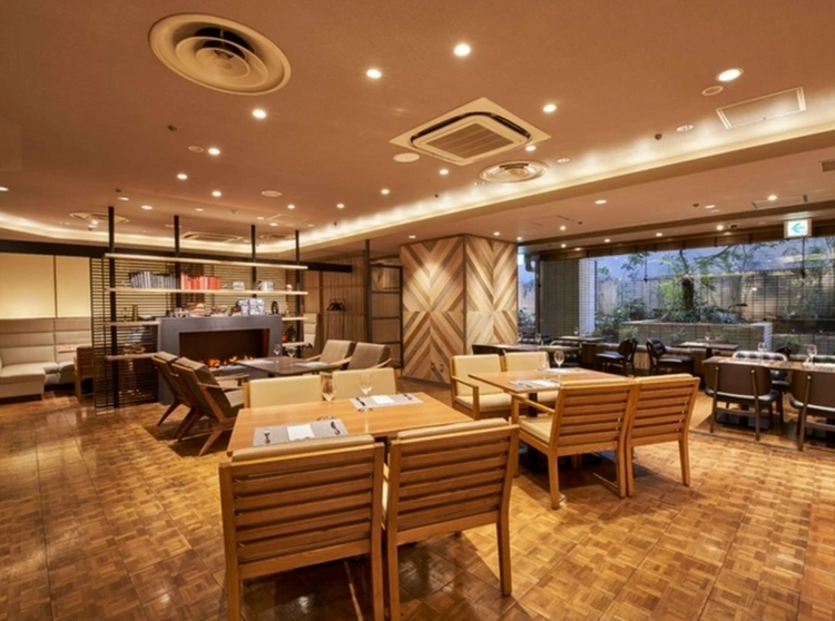 【レストラン HUSHHUSH】の店内