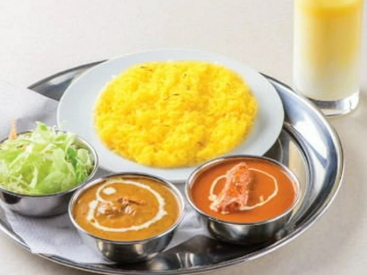 ランチセットの選べるカレー。1チキンカレー・2野菜カレー・3キーマカレー・4豆カレー・5豆ほうれん草・6ほうれん草チキン・7マトンカレー・8バターチキン・9豚カレー・10海老カレー・11キーマチーズ・12日替わりカレー