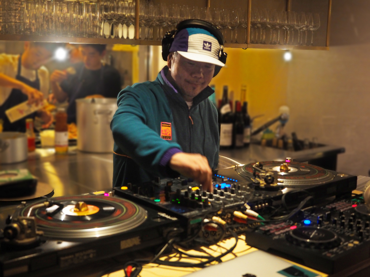 店内の音楽は、DJ MUROさんが選曲。（画像はレセプション時の様子）