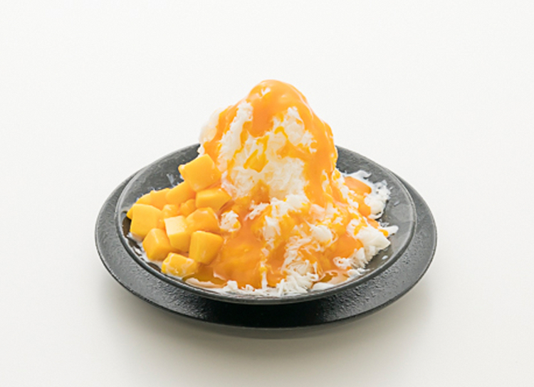 台湾スイーツといえばやっぱりコレ。フレッシュマンゴーがたっぷりのかき氷。『マンゴー雪花氷』1,480円（税抜）