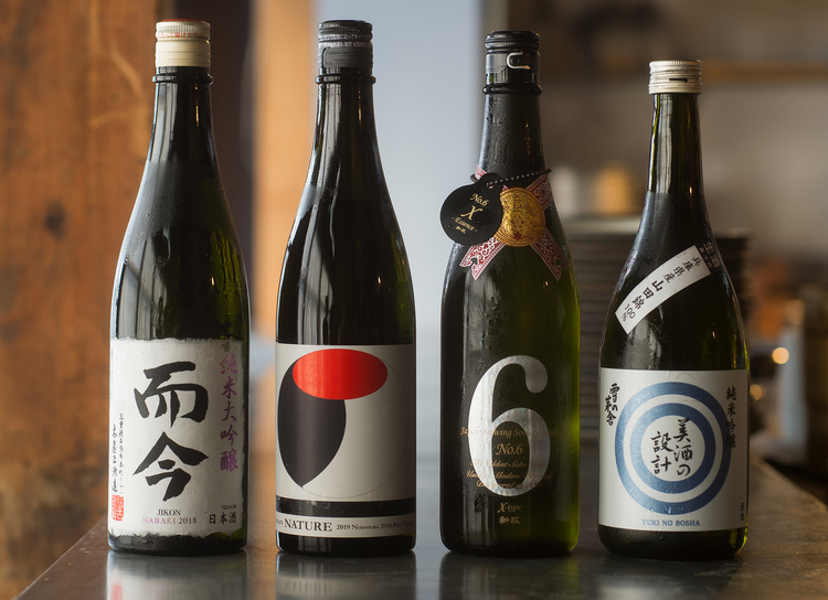 日本酒も「新政 NO.6 X-type」「仙禽 オーガニックナチュール」「而今 純米大吟醸 NABARI」「雪の茅舎 美酒の設計」といったこだわりの品揃え