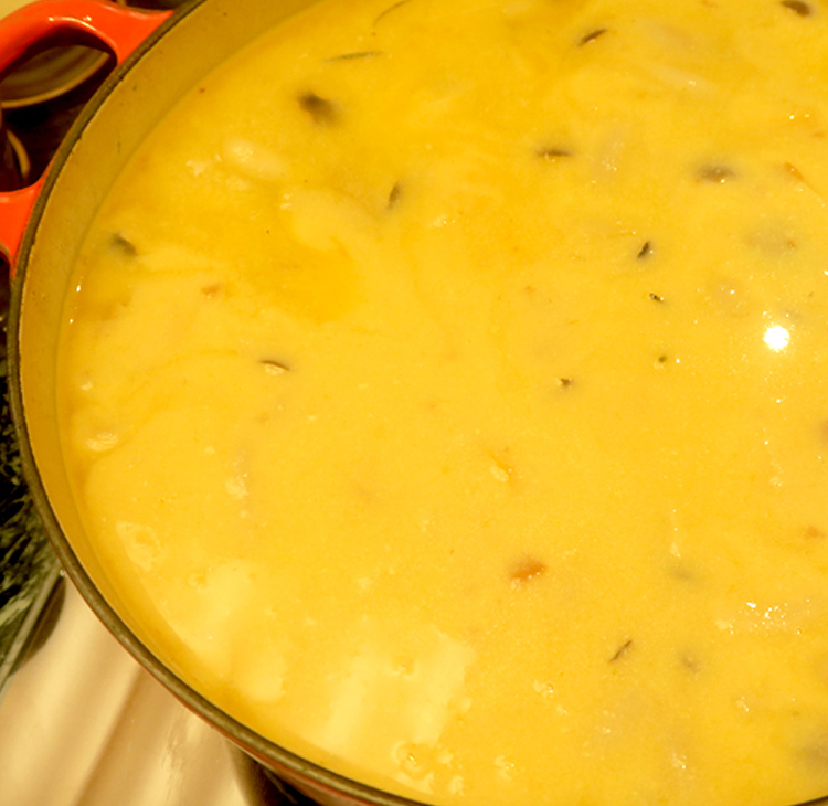 ココアを練り込んだパスタを入れた『味噌スープ』。パスタを噛むとカカオの風味がしっかりと