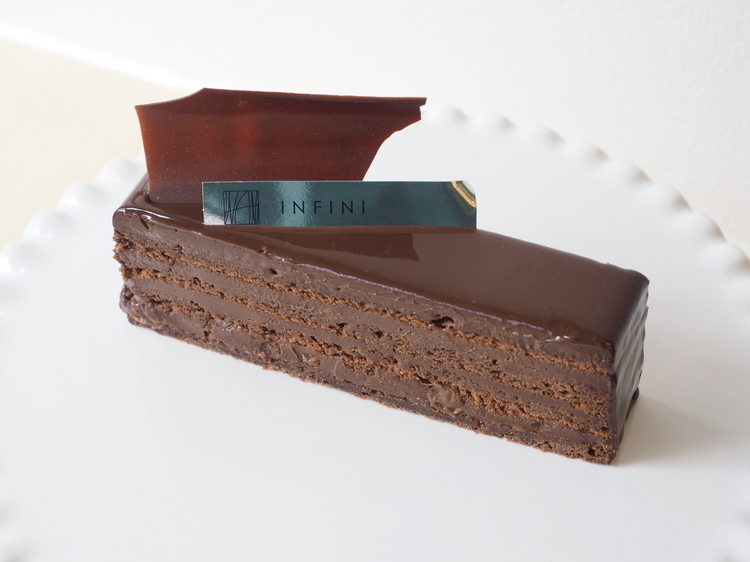 INIFINIのマール酒を効かせた濃厚なチョコレートケーキ『マール』