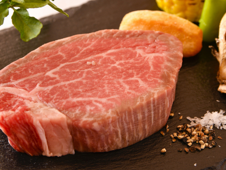 銀座エスコフィエの鹿児島黒牛フィレ肉のステーキ