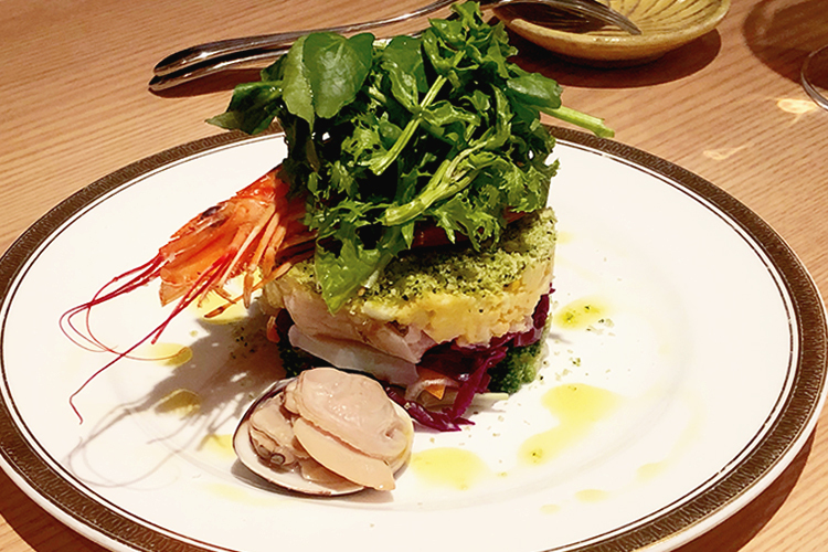 色とりどりの野菜と魚介が織りなす、見た目も美しい『葵カッポンマーグロ』