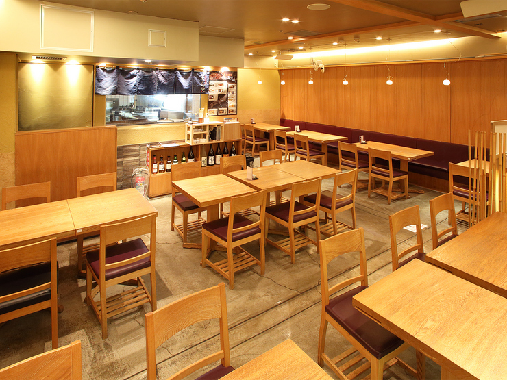【ひつまぶし備長 エスカ店】の店内
