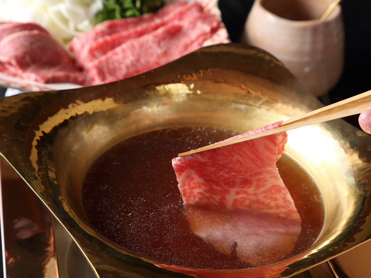 厳選牛肉の旨みをうかい流に味わう『うかい特選牛すき鍋』
