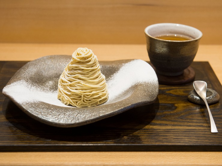 全国手もみ茶品評会で日本一に輝いた茶葉を使用。『モンブランデセル 厳選 茎ほうじ茶（温・冷）セット』 1,482円（税抜）