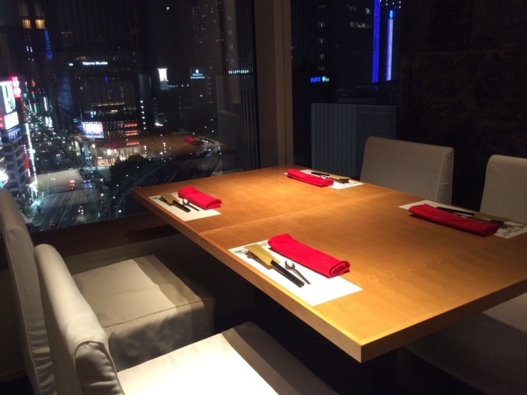 銀座の景色と、東京タワーを一望できる個室