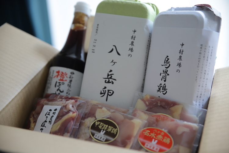 親子丼6食分と卵20個、橙ぽんずがセットに。親子丼を食べ終えたあとの楽しみも多い！