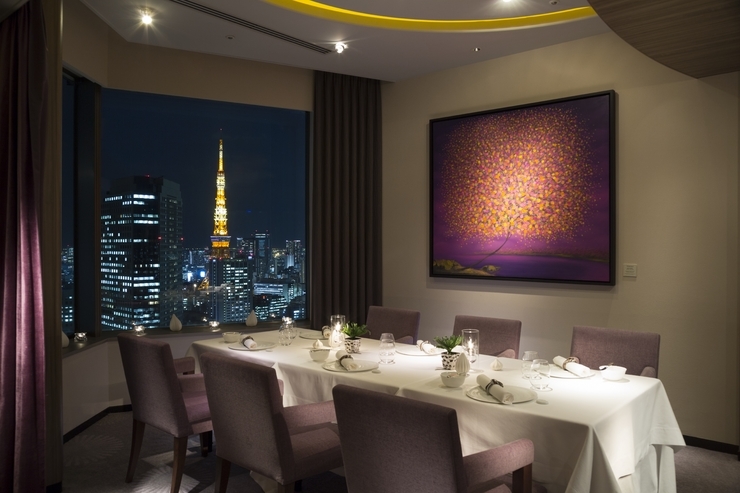 東京タワーが一望できる席は特に人気。予約の際はリクエストを忘れずに