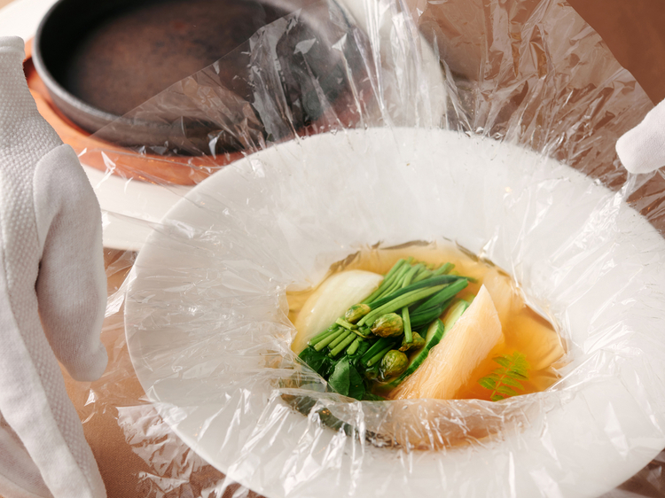 吉切鮫のふかひれと中国野菜を上湯スープで香り高い蒸し煮に