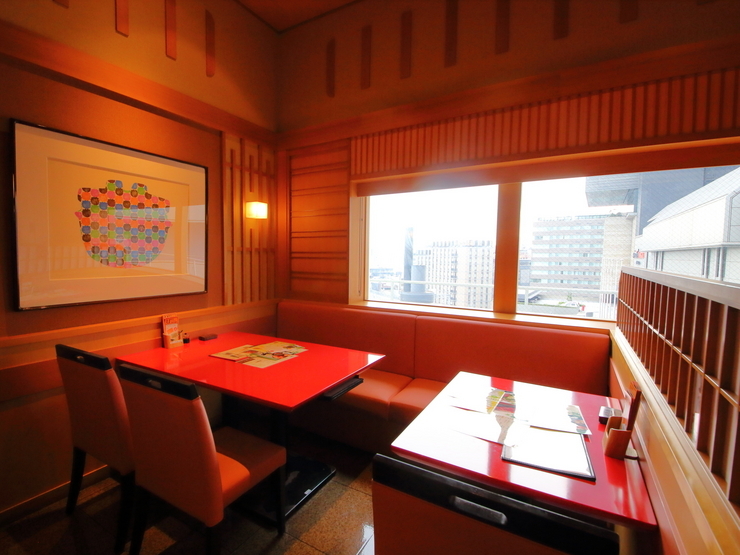 【季節釜めし　花小梅】の内観