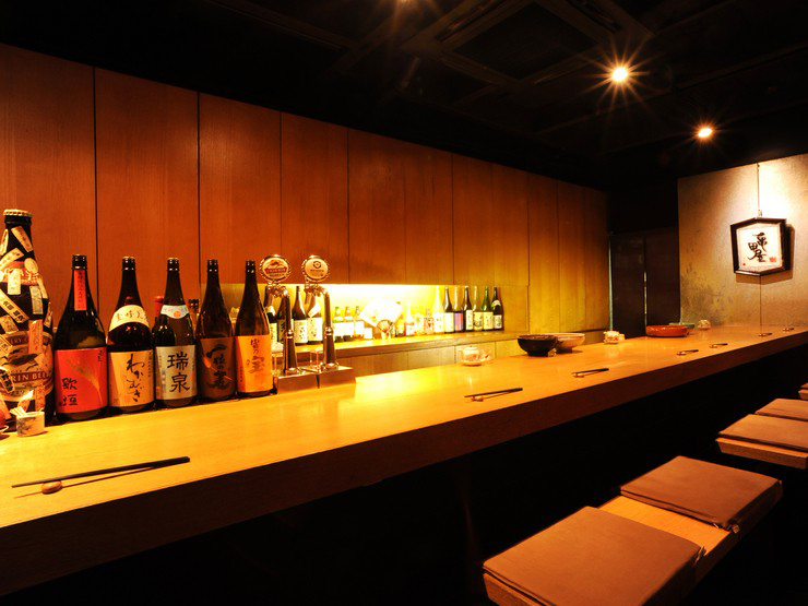 京都の「おばん菜」を肴に、ひとり飲みも楽しいカウンター席